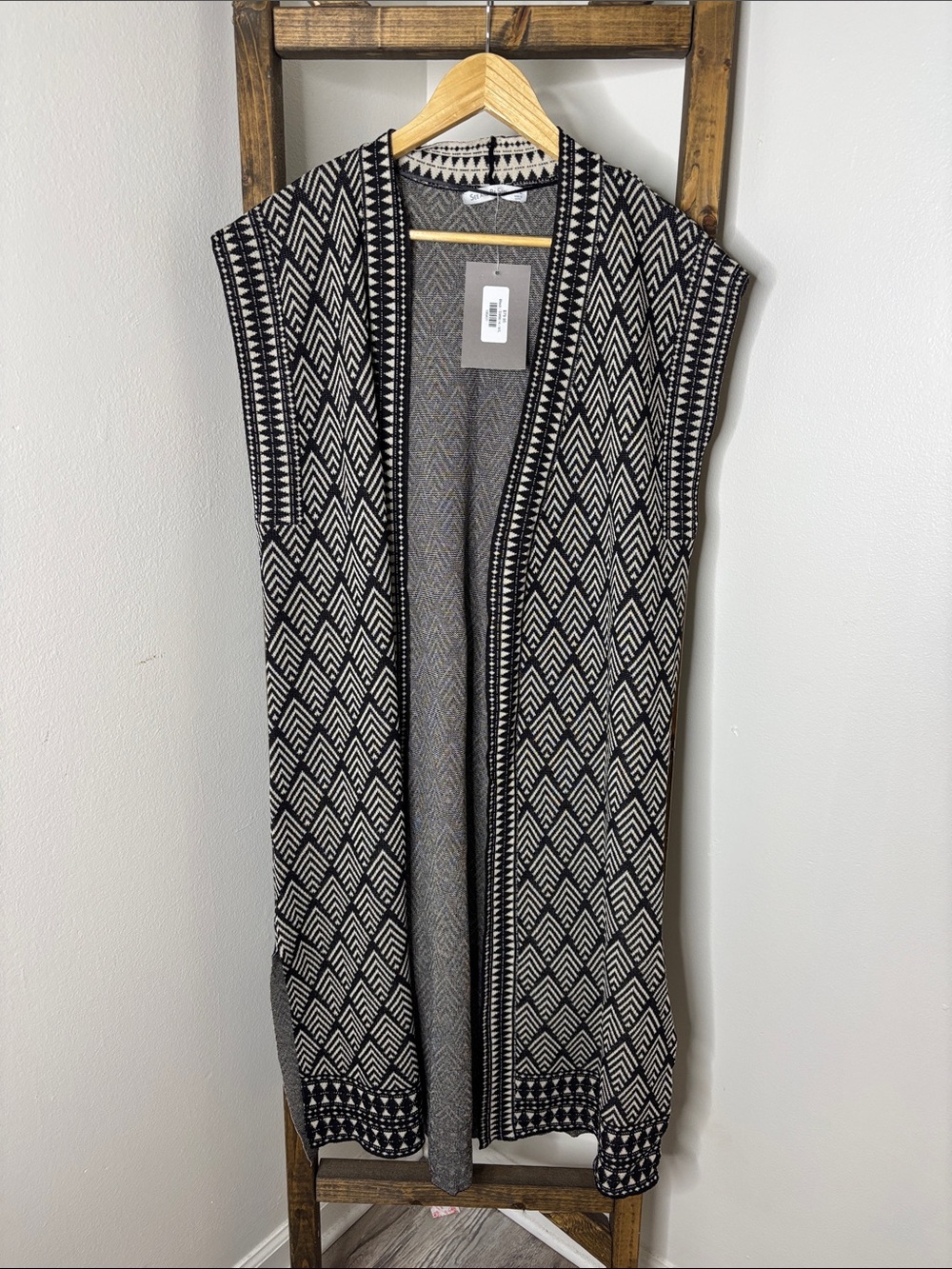See and Be Seen Sleeveless Open-Front Geometric Knit Cardigan Size M/L